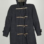 Un manteau en laine épaisse, le duffle-coat